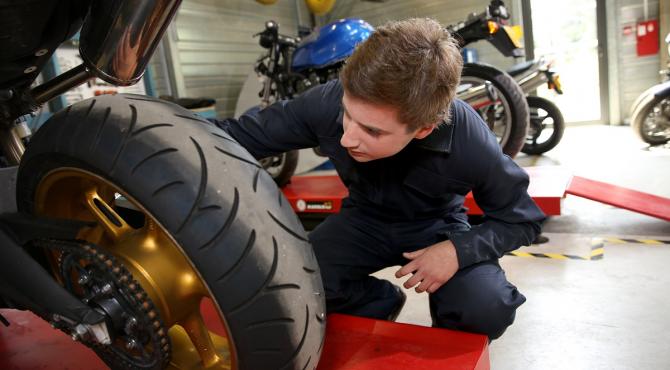 Fiche métier : mécanicien moto 